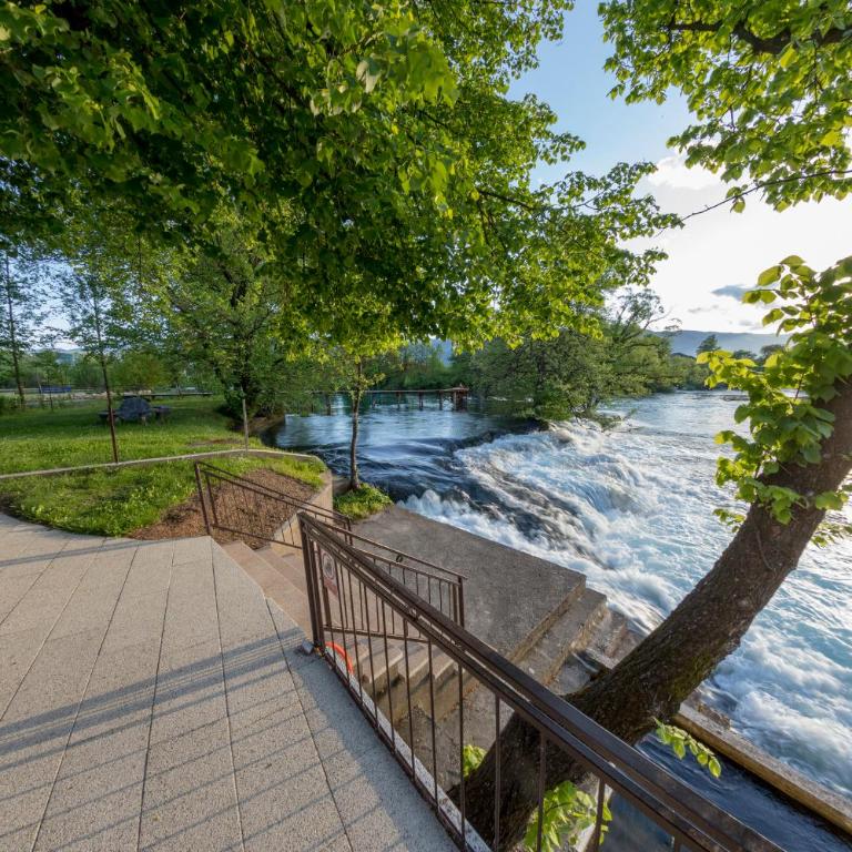 Apartment Vila Tara - Comfort One-Bedroom Apartment with Balcony and River View - 17