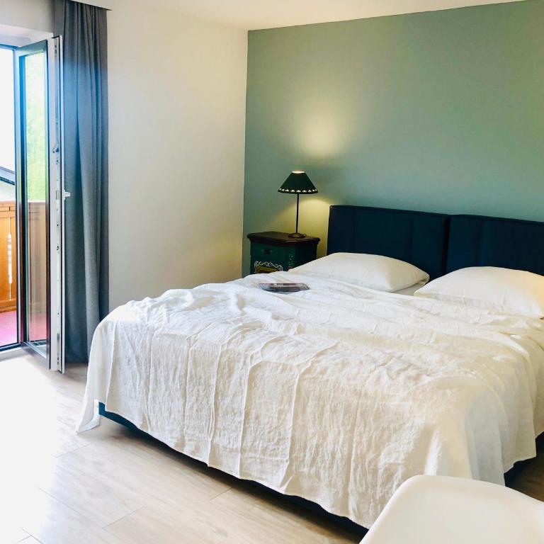 Hotel Sonnenhof - bed & breakfast & appartements - Dreibettzimmer mit Balkon - 1