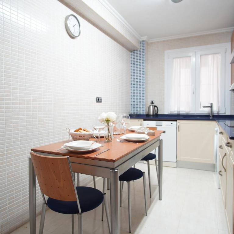 Coqueto junto a Casco Viejo - Two-Bedroom Apartment - 26