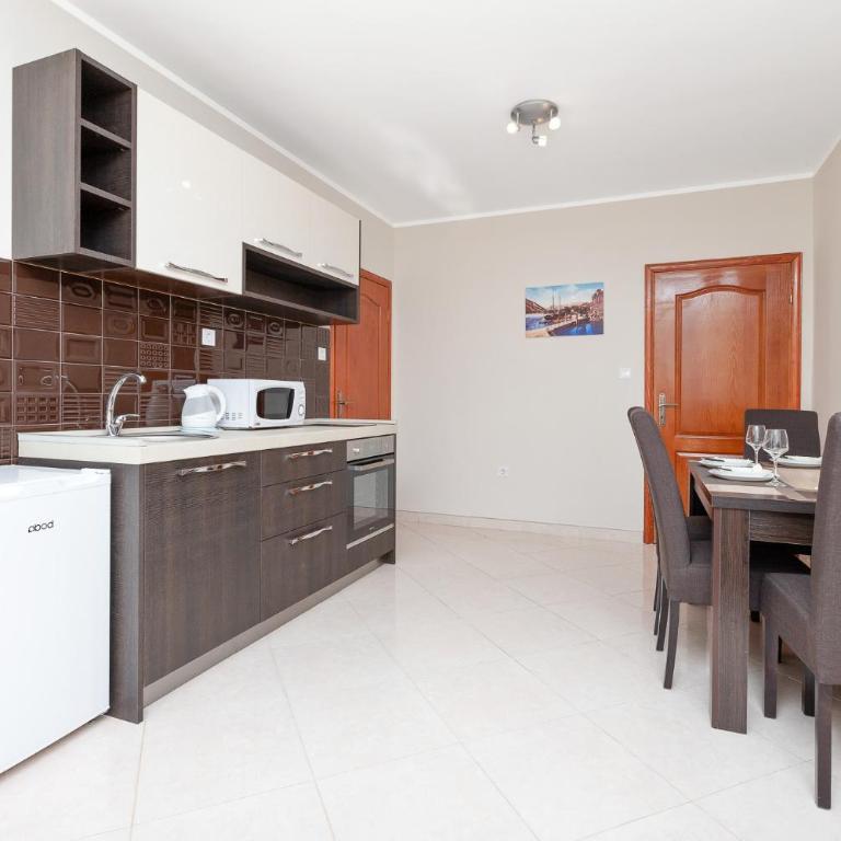 Apartments Donkovic - Two-Bedroom Apartment - 11