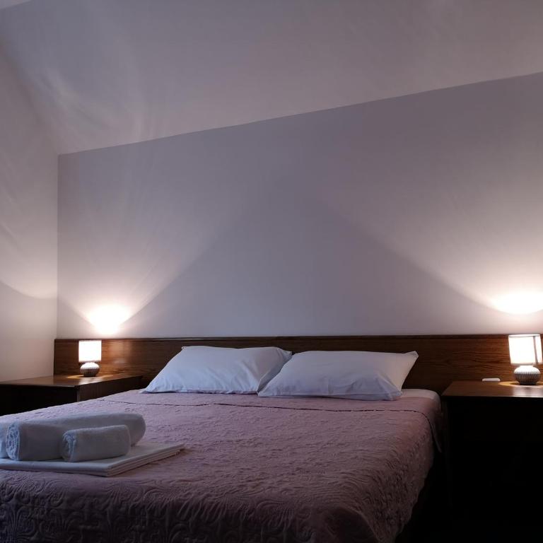 Guest House Tiha noć - Quadruple Room with Mountain View - 1