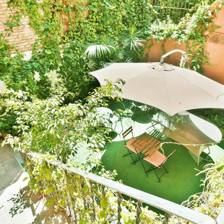 Casa Barcelo Hostel Barcelona - Bunk Bed in 8-Bed Mixed Dormitory Room - 1