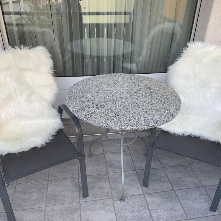 Holiday Apartment Gian - close to the Kongresshaus, the ice hockey stadium, cross-country skiing, the Eau-la-la indoor pool and wellness, large supermarket, 2 bus stops, with an indoor garage and fully equipped - Apartment mit 1 Schlafzimmer - 39
