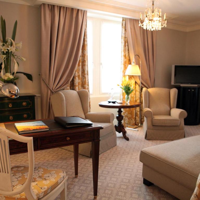 Grand Hotel du Lac - Relais & Châteaux - Suite Junior - Vue sur Ville - 1
