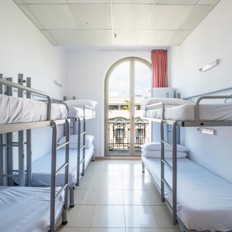 Safestay Barcelona Passeig de Gràcia - Bed in 6-Bed Mixed Dorm Ensuite - 4