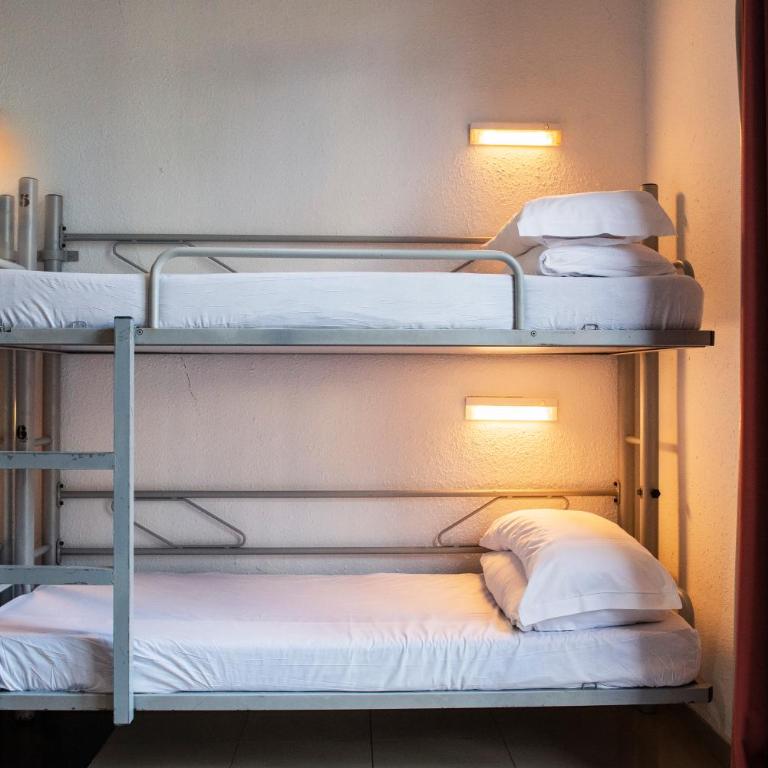 Safestay Barcelona Passeig de Gràcia - Bed in 8-Bed Mixed Dorm Ensuite - 7