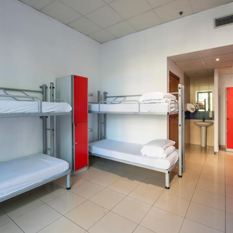 Safestay Barcelona Passeig de Gràcia - Bed in 8-Bed Mixed Dorm Ensuite - 1