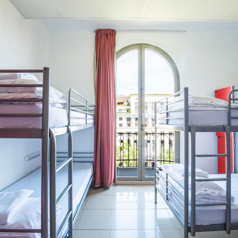 Safestay Barcelona Passeig de Gràcia - Bed in 12-Bed Mixed Dorm Ensuite - 1