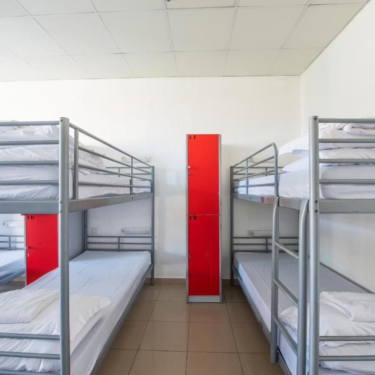 Safestay Barcelona Passeig de Gràcia - Bed in 12-Bed Mixed Dorm Ensuite - 5