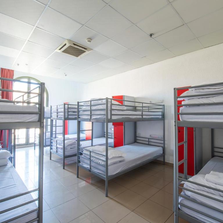 Safestay Barcelona Passeig de Gràcia - Bed in 12-Bed Mixed Dorm Ensuite - 9