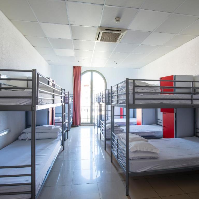 Safestay Barcelona Passeig de Gràcia - Bed in 12-Bed Mixed Dorm Ensuite - 11