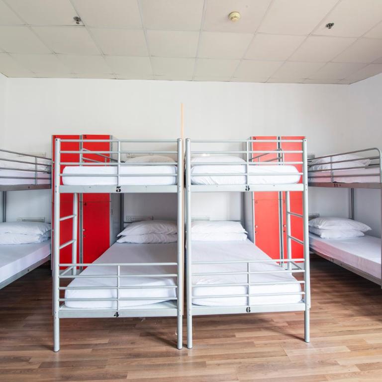 Safestay Barcelona Passeig de Gràcia - Bed in 12-Bed Mixed Dorm Ensuite - 13