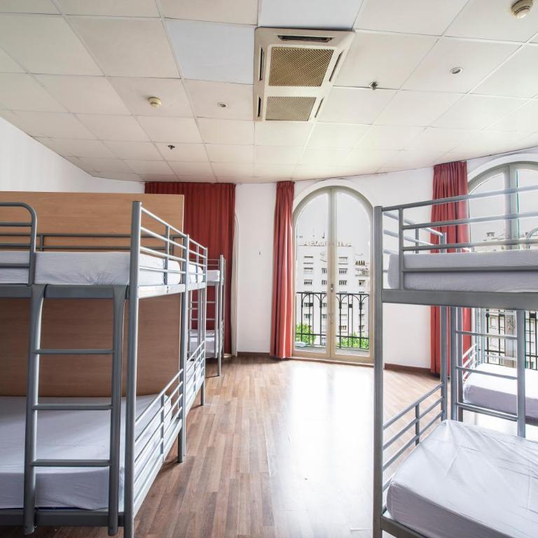 Safestay Barcelona Passeig de Gràcia - Bed in 12-Bed Mixed Dorm Ensuite - 15