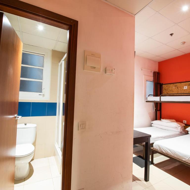 Safestay Barcelona Passeig de Gràcia - Triple Room Ensuite - 2