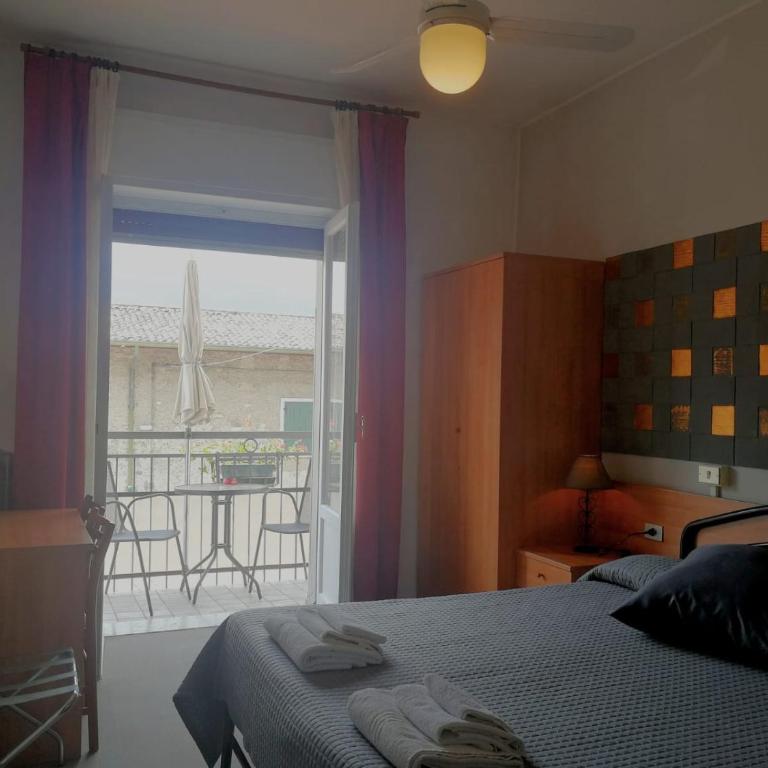 Albergo Al Pescatore - Camera Matrimoniale con Balcone - 8