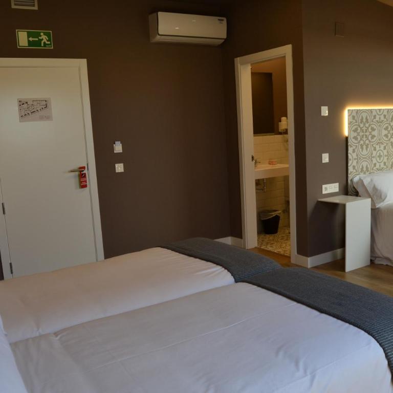 Rener Hotel Los Campones - Habitación Cuádruple Estándar - 3