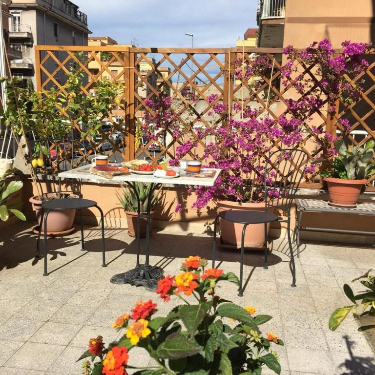 Alloggio Turistico via dei Faggi - Room - Camera Matrimoniale con Bagno Privato e Terrazza - 1