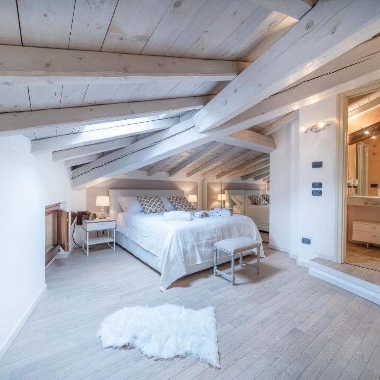 Arena Balcony - Maisonette - Attic - 3