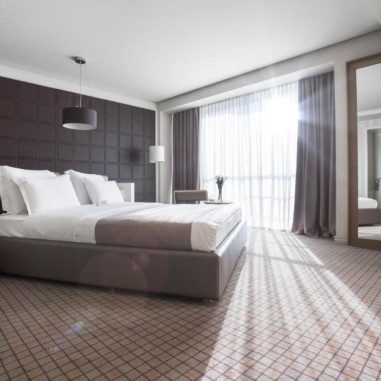 Jump INN Hotel Belgrade - Deluks Dvokrevetna Soba sa Bračnim Krevetom/Zasebnim Krevetima - 3