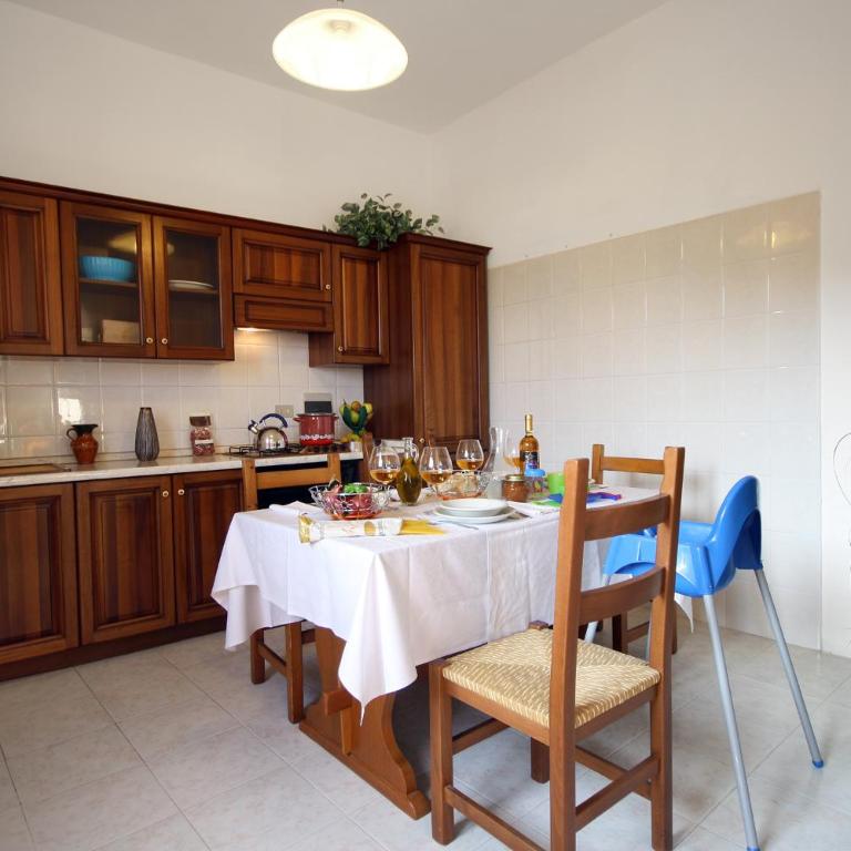 Appartamenti Villa Chiara - Appartamento con 2 Camere da Letto e Terrazza (6 Adulti) - Strada Comunale Poggi 121 - 8