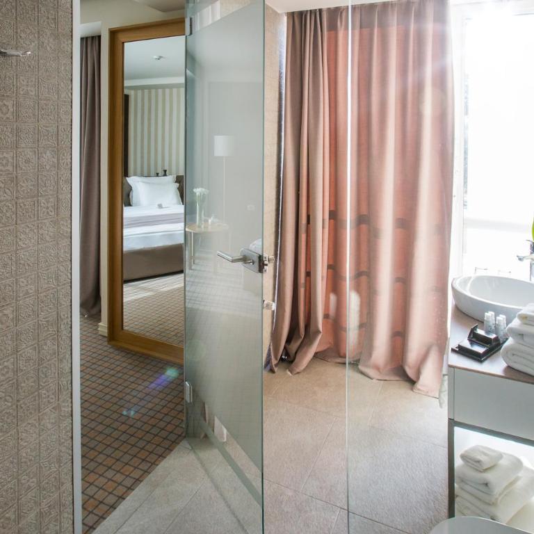Jump INN Hotel Belgrade - Deluks Dvokrevetna Soba sa Bračnim Krevetom/Zasebnim Krevetima - 6