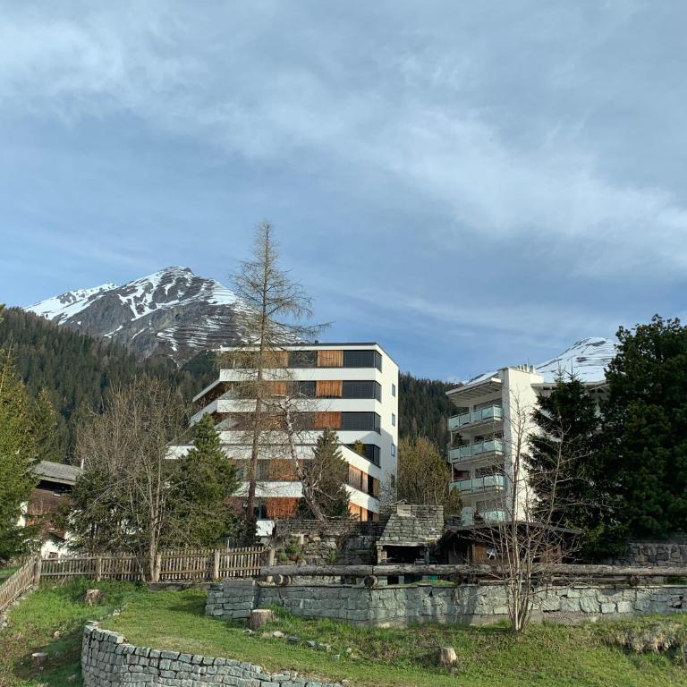 Holiday Apartment Gian - close to the Kongresshaus, the ice hockey stadium, cross-country skiing, the Eau-la-la indoor pool and wellness, large supermarket, 2 bus stops, with an indoor garage and fully equipped - Apartment mit 1 Schlafzimmer - 32
