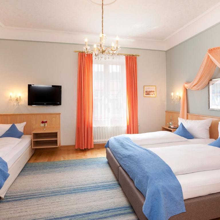 Hotel Hirsch - Dreibettzimmer im Hauptgebäude - 8
