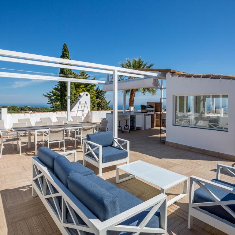Luxury Villa Marbella with nice garden, Pool and Jacuzzi BY Varenso Holidays - Villa - 5