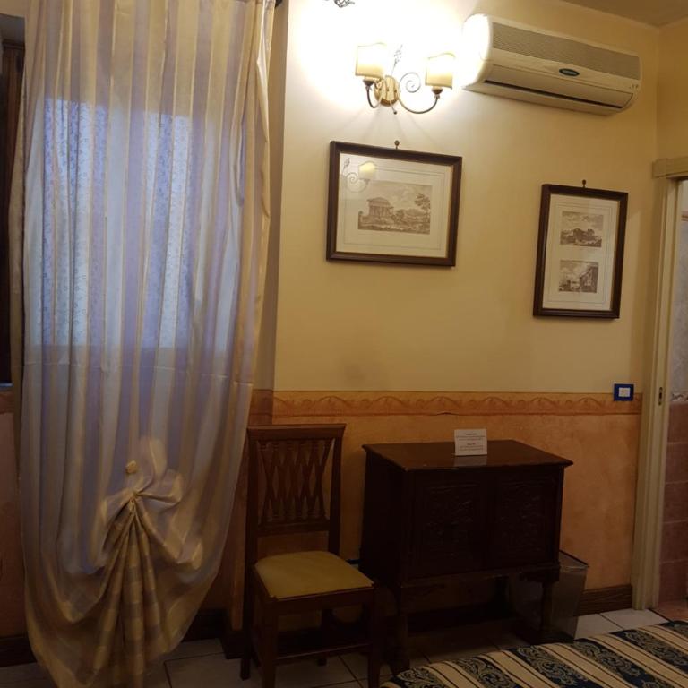 Hotel Sangiuliano 132 centro storico Catania - Single Room with Balcony - 3