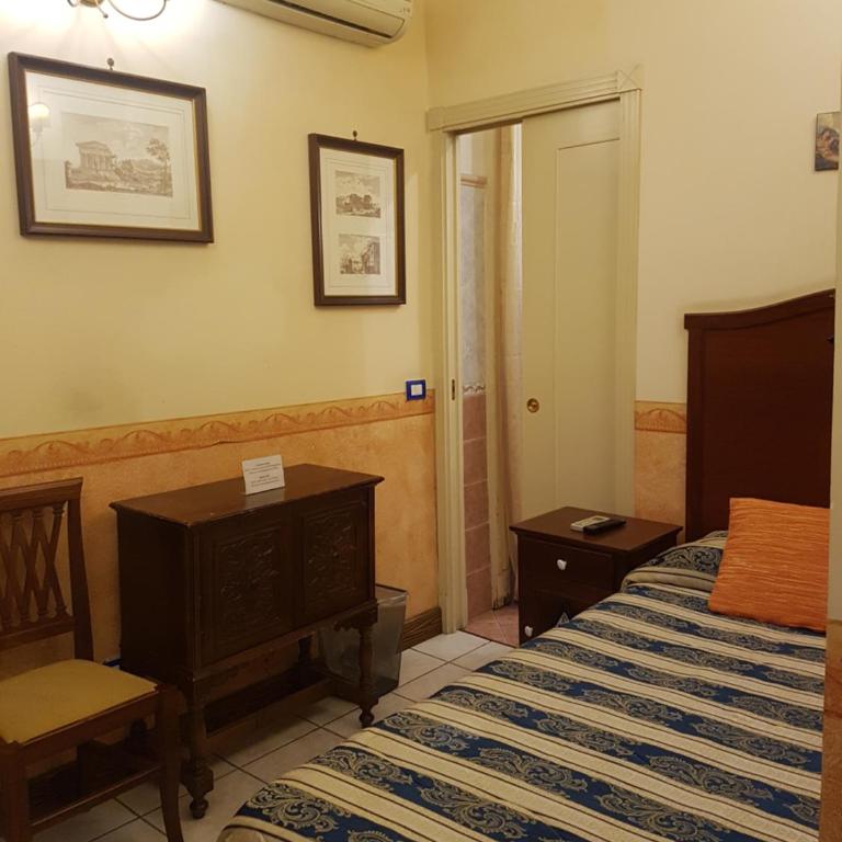 Hotel Sangiuliano 132 centro storico Catania - Single Room with Balcony - 5