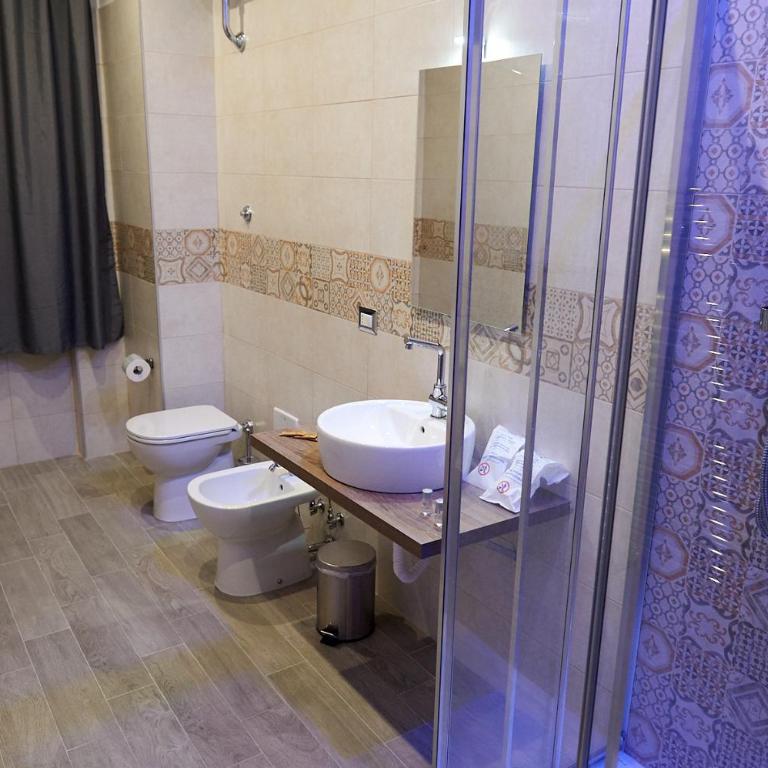 Napoli Regina - Camera Quadrupla Deluxe con Bagno Privato Esterno - 8