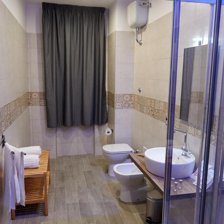 Napoli Regina - Camera Quadrupla Deluxe con Bagno Privato Esterno - 6