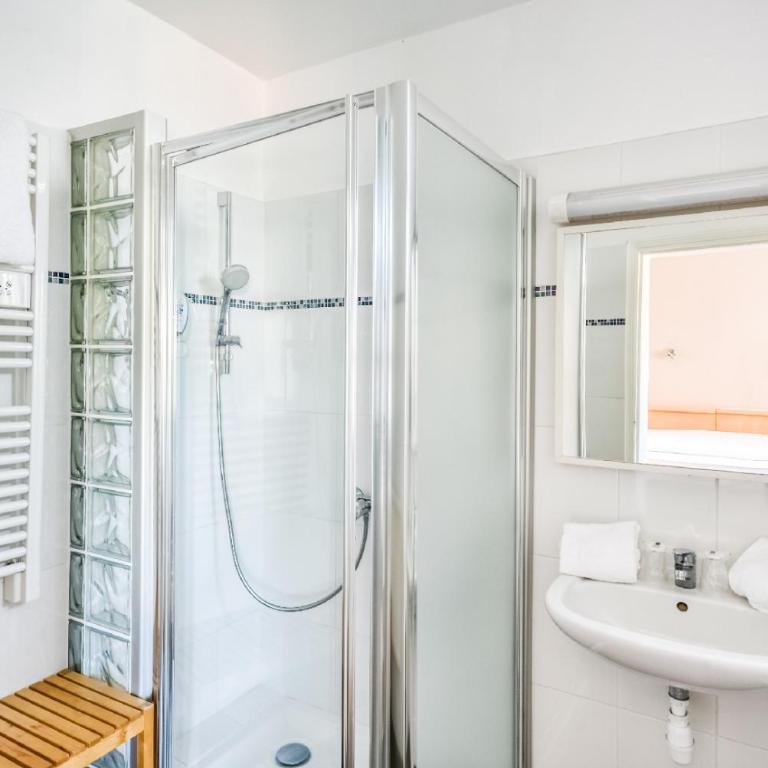 Hôtel Beau Rivage - Chambre Double - Vue sur Parc - 7
