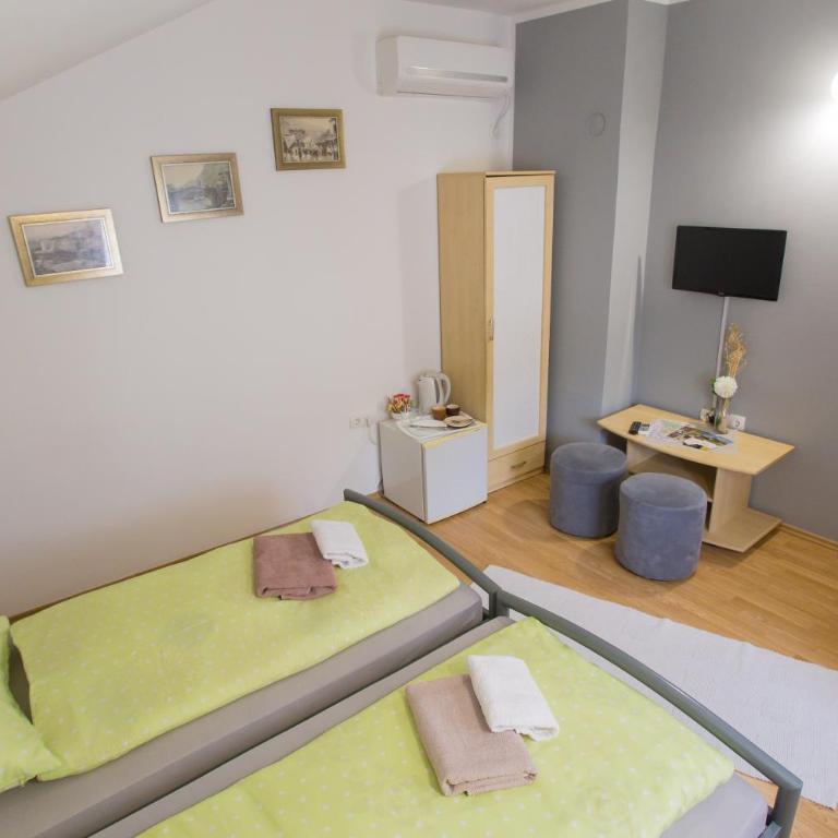 Guest House Stari - Double Room with Shared Bathroom - 3