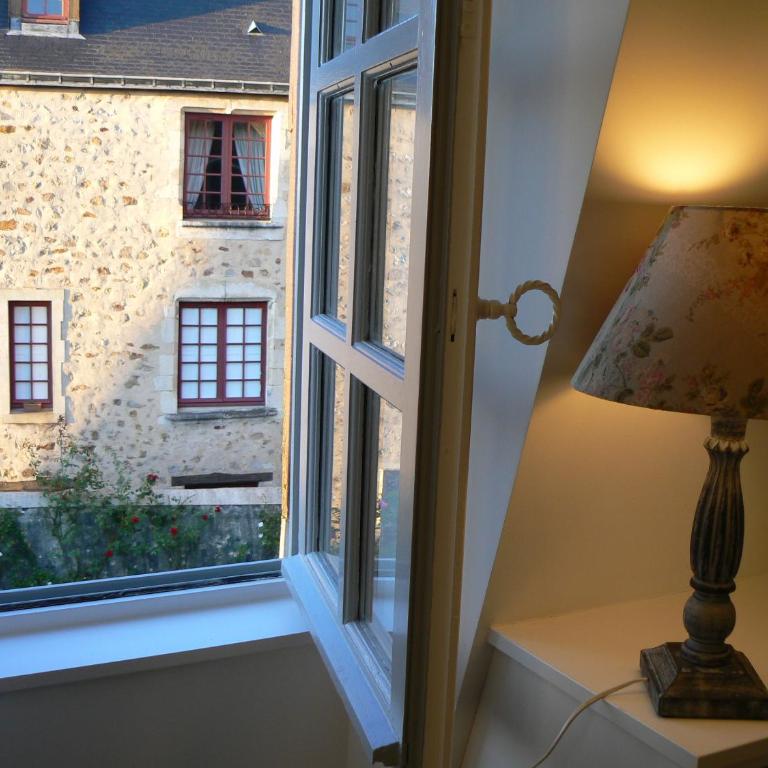 Petite Maison Romantique au calme, Cœur Historique, vue Ville et Jardin - Appartement en Duplex - 21