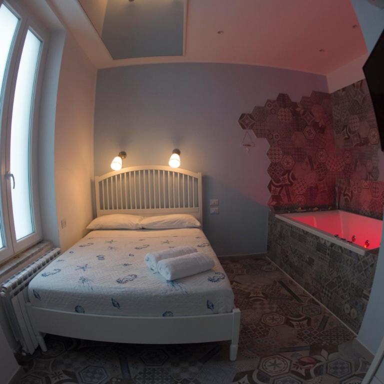 Nereidi Suites - Camera Queen con Vasca Idromassaggio - 8