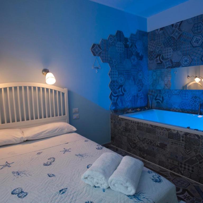 Nereidi Suites - Camera Queen con Vasca Idromassaggio - 4