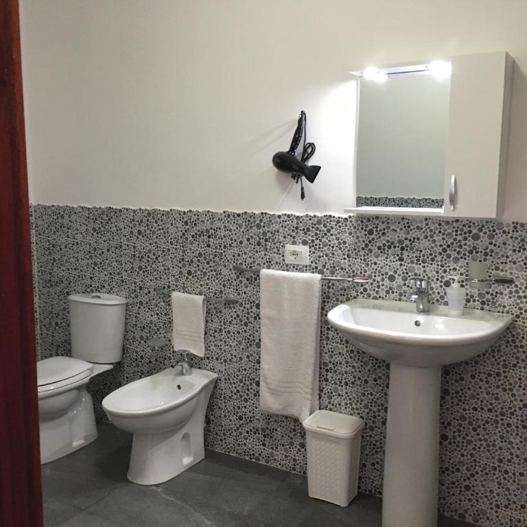 Al Chiaro Di Luna - Camera Superior Matrimoniale/Doppia con Letti Singoli con Bagno Privato - 6