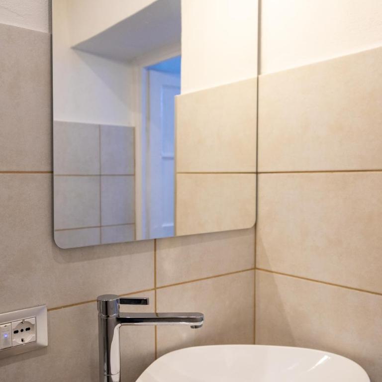 Le Violette - Camera Familiare con Bagno Privato - 10