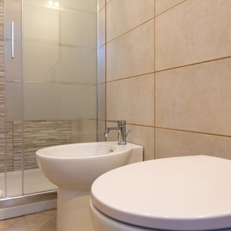 Le Violette - Camera Familiare con Bagno Privato - 11
