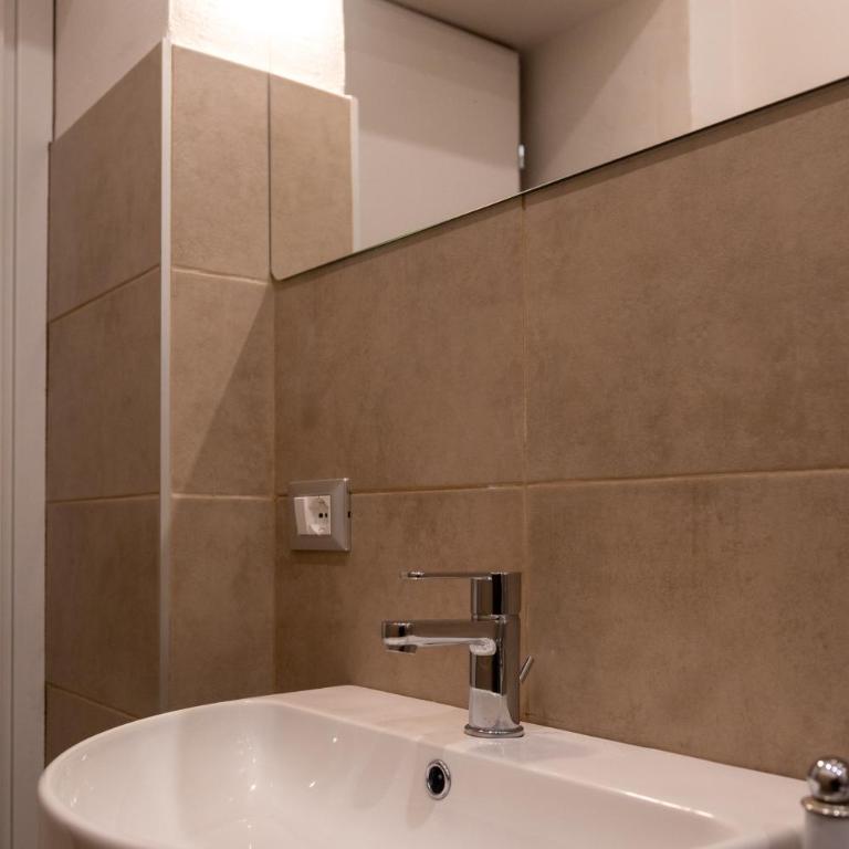Le Violette - Camera Matrimoniale/Doppia con Letti Singoli con Bagno Privato Esterno - 6