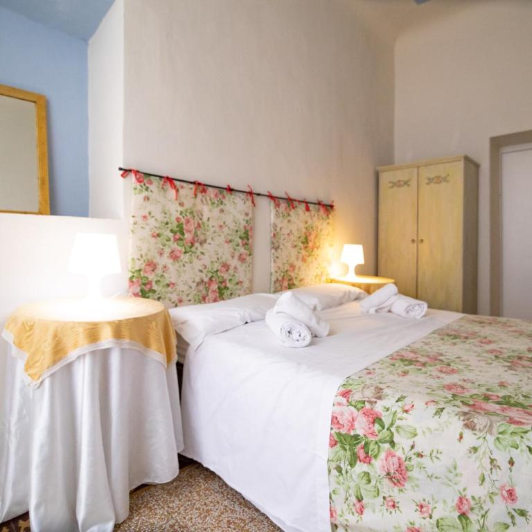 Le Violette - Camera Matrimoniale/Doppia con Letti Singoli con Bagno Privato Esterno - 1