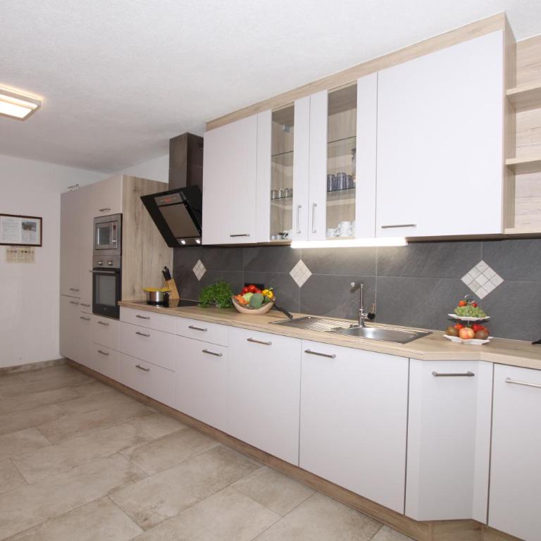 Landhaus Granat - Apartment mit 3 Schlafzimmern, Balkon und Terrasse - 1
