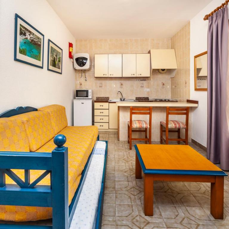 Apartamentos Charlys Can Picafort - Studio Apartment - 3