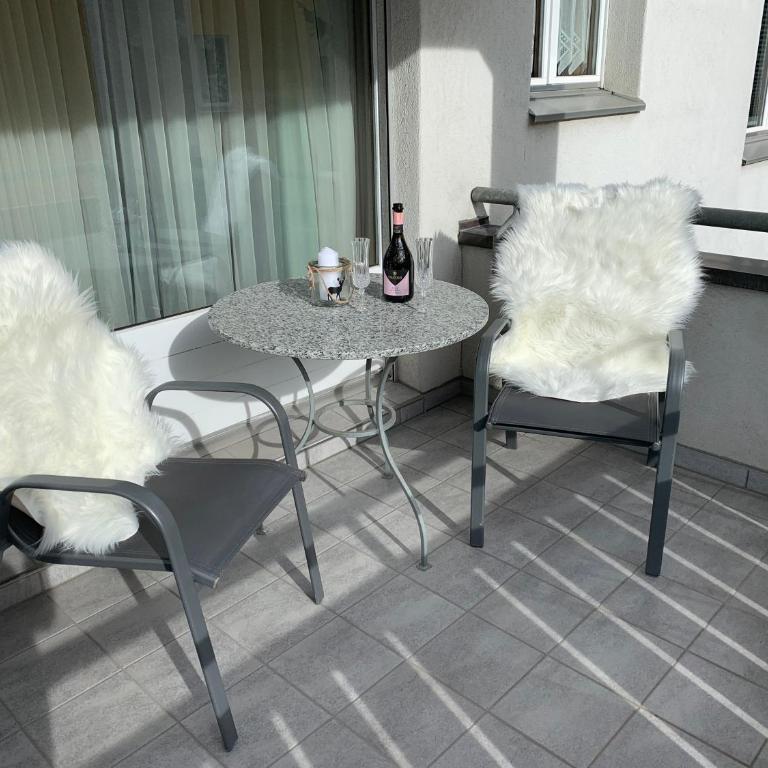 Holiday Apartment Gian - close to the Kongresshaus, the ice hockey stadium, cross-country skiing, the Eau-la-la indoor pool and wellness, large supermarket, 2 bus stops, with an indoor garage and fully equipped - Apartment mit 1 Schlafzimmer - 37