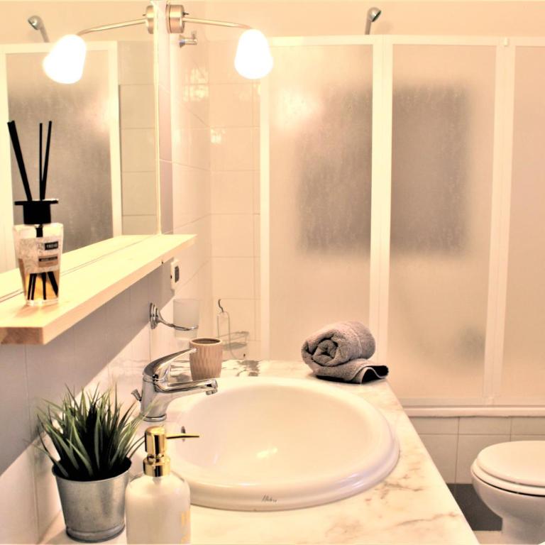 B&B Bandiera 77 - Triple Room with Balcony - 7