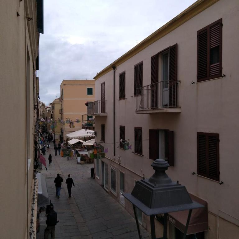 Piazza Ginnasio Affittacamere - Camera Matrimoniale con Bagno in Comune - 8