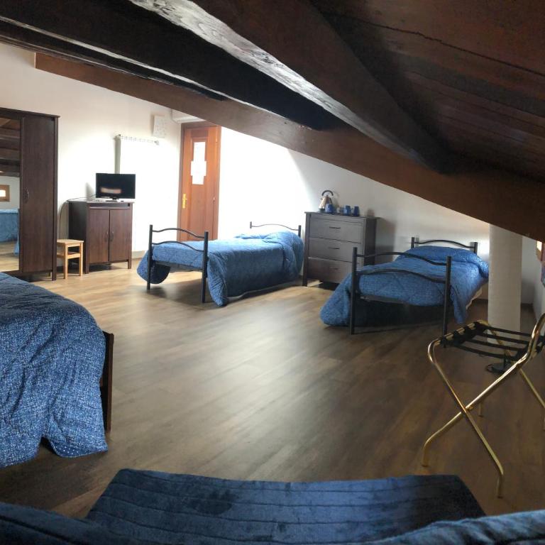 BB Il Re Alla Reginella Guest House - Family Room with Private External Bathroom - 3