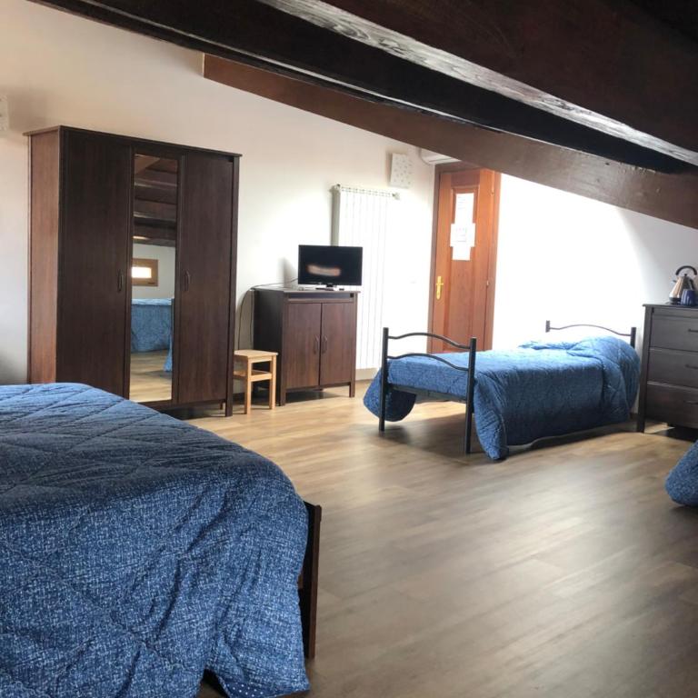 BB Il Re Alla Reginella Guest House - Family Room with Private External Bathroom - 4