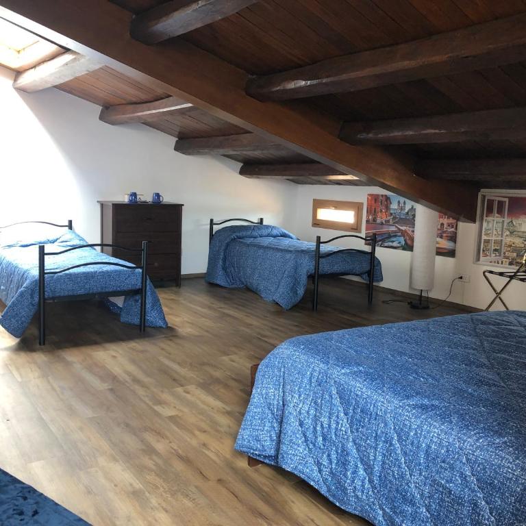 BB Il Re Alla Reginella Guest House - Family Room with Private External Bathroom - 11